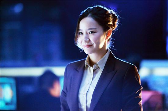 《浮出水面》杀青 韩雨芹高冷女神探冷艳