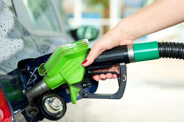 加30升油全部是水加油站回应雨水渗进油罐