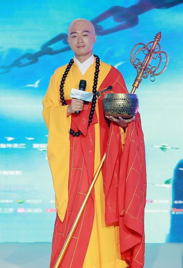 佟大为"光头"扮"法海"受惊吓_手机新浪网