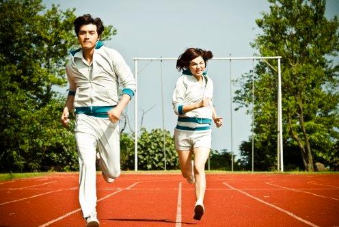 跑步脚痛是你打开方式不对。支招：选对鞋子很重要。