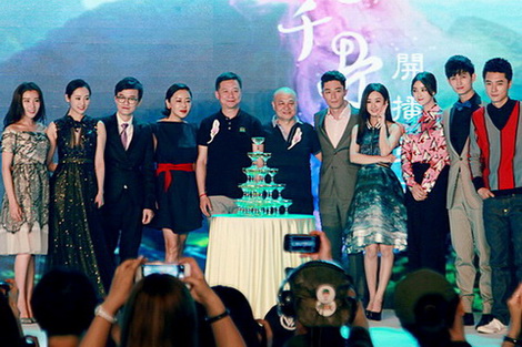 发布会上麦振鸿与主创合影留念