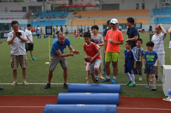 超级碗奖杯首次登陆中国 NFL超级周末席卷上海