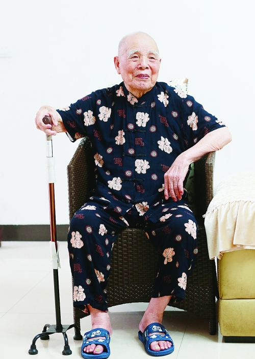 韦重光(九十八岁）