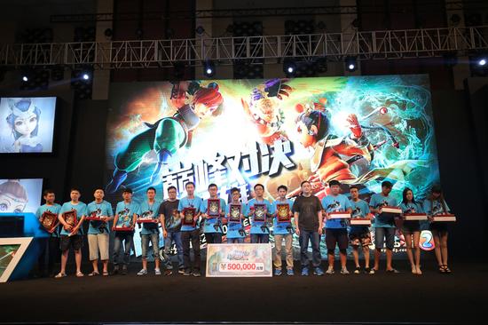 图2：2015全民PK赛前三甲合影