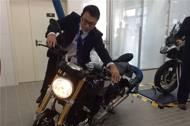 BMW摩托车产品与售后技术培训室