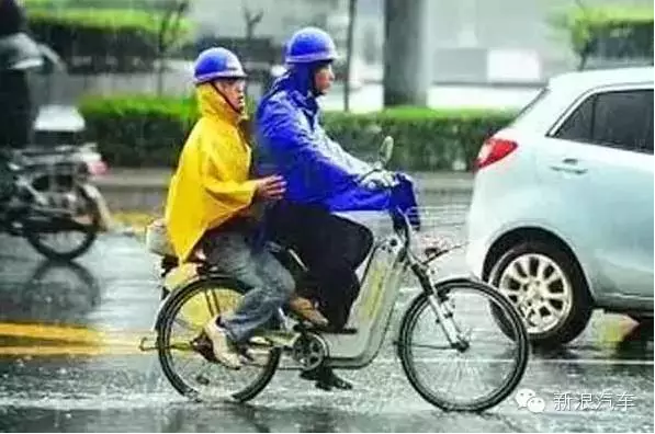 终于知道为什么早上堵车时看不见豪车