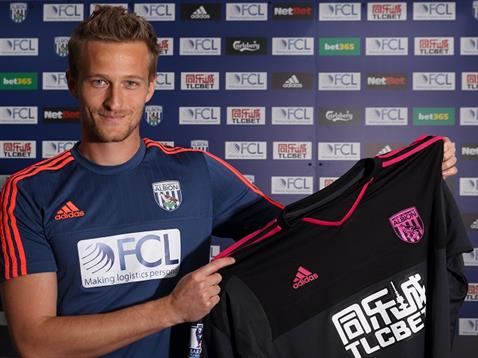 英超西布罗姆维奇官方宣布,曼联门将林德加德自由转会加盟,双方签下一