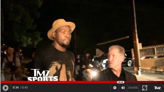 杜兰特参加派对