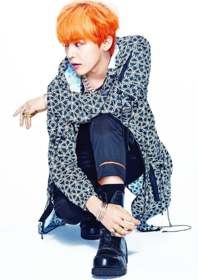 权志龙身穿hi panda