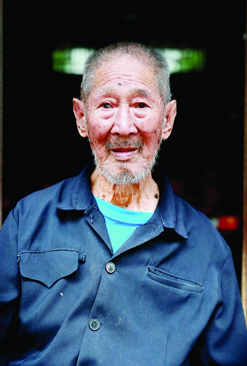 以建明(九十四岁)