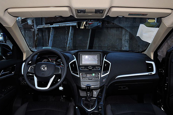 稍息立正向前看 自主汽车大阅兵