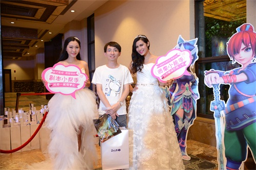 图4：貌美新娘与玩家合影