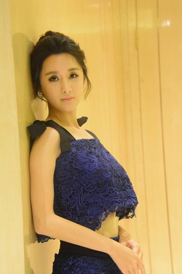 郑媛元《男神》见面会秀粤语 搭档任言恺