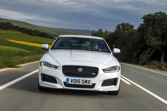 10-2017-jaguar-xe-fd-1