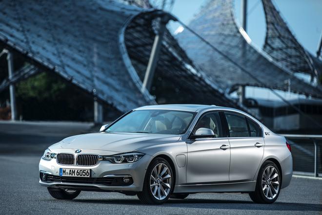 BMW 330e plug-in hybrid 01