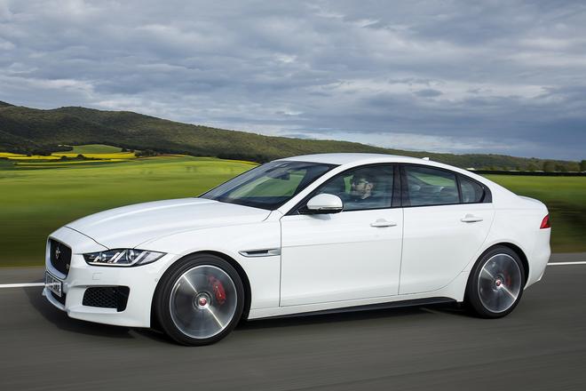 06-2017-jaguar-xe-fd-1