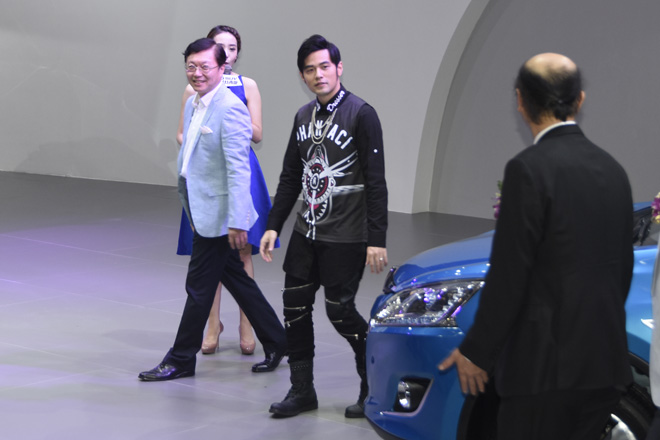 周杰伦作为纳智捷 优6范特西特别版车型的代言人出息了本次上市活动.