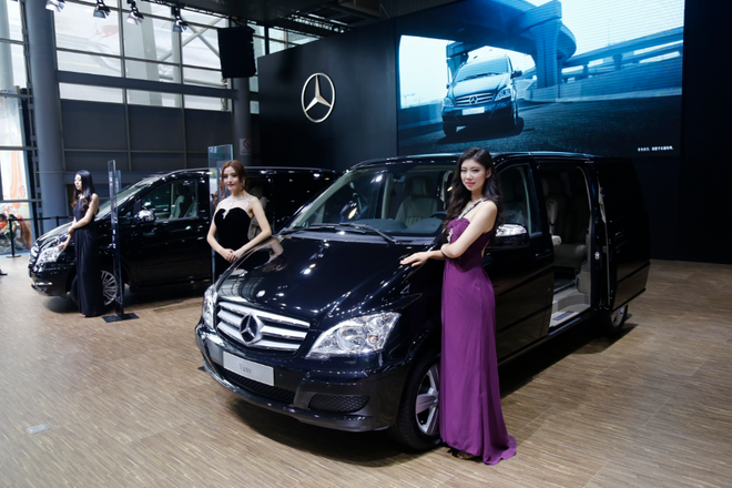 梅赛德斯-奔驰移动咖啡馆亮相成都车展