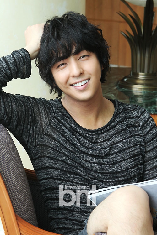 sj前成员金起范将拍韩剧 时隔三年回归|金起范|韩剧|sj_新浪娱乐_新浪