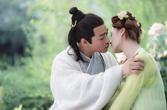 十一师兄糖宝吻戏剧照