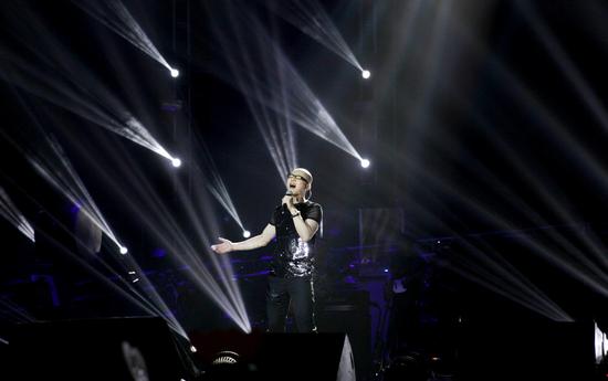 平安唱至动情处