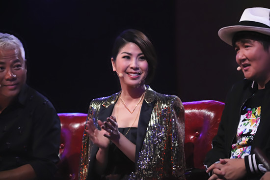 蒙面歌王许茹芸返场做猜评团造型撞gd