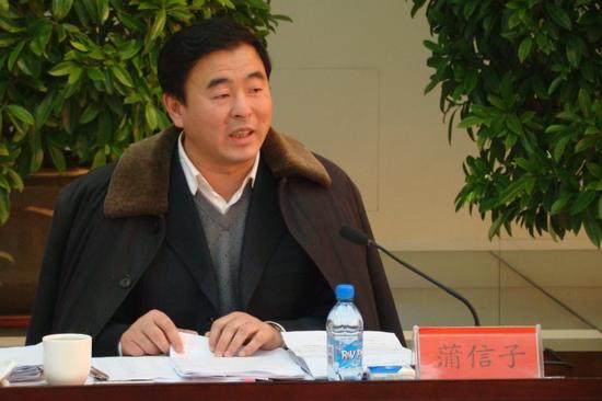 员;决定免去咸金奎抚顺市人民政府副市长