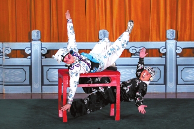 詹磊(左一)之前演出《三岔口》剧照