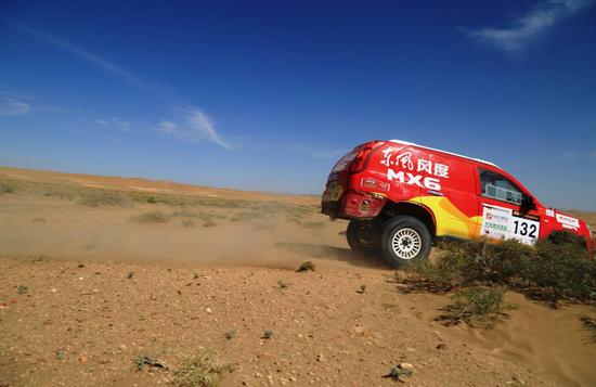 东风风度mx6车队勇闯巴丹吉林沙漠