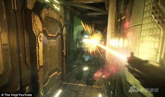 图中，处于一级游戏的玩家，手持枪械正与路遇的外星人火拼。其他在阿兹特克神庙的玩家，则手持火把和剑进行探险。