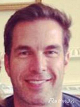 “虚空”公司首席执行官肯-布雷特施耐德目前已经自掏腰包，为该项目投资了1300万美元，主要负责研发虚拟现实装备。