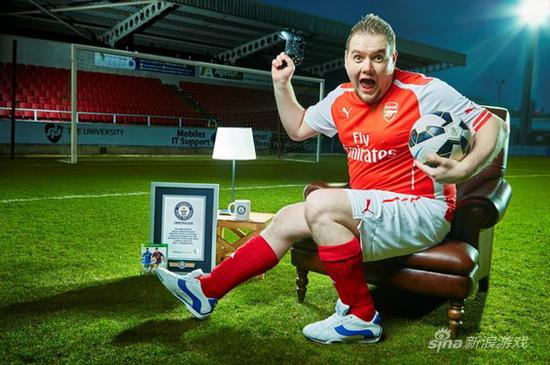 英男子连续玩47小时《FIFA》：打破吉尼斯世界纪录