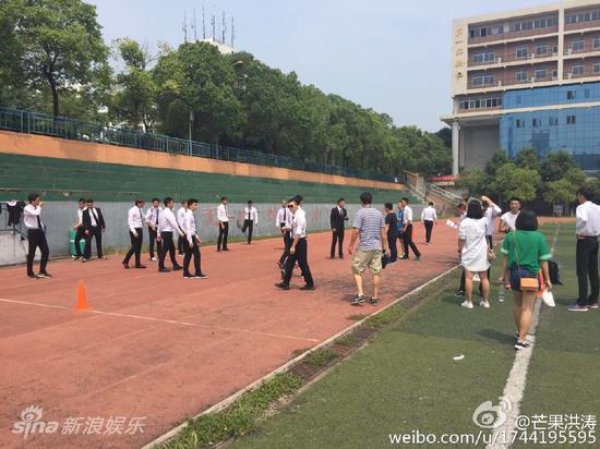 《全员逃走中》