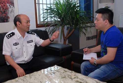 谢伦（左） 资料图片