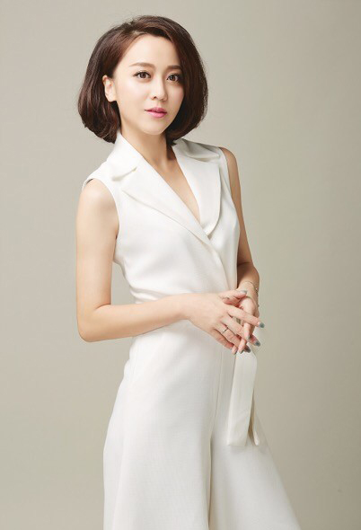 董姝变工作狂演战场情缘尽显智慧勇敢