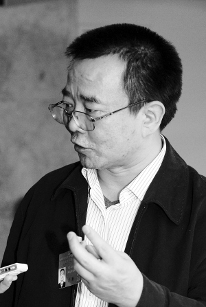 云南曲靖市委书记锁飞考察期间突发疾病去世|锁飞|突发疾病_新浪新闻