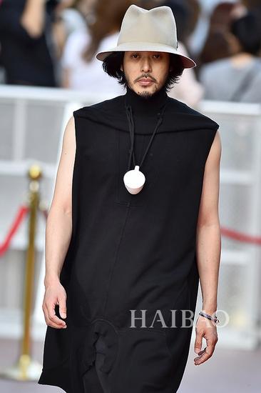 小田切让亮相2015首尔电视节颁奖典礼红毯