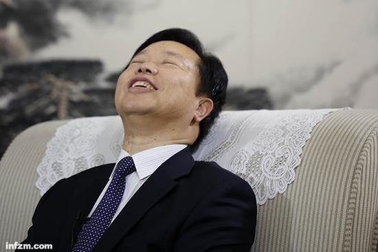 深度:官员问责为何上新闻联播