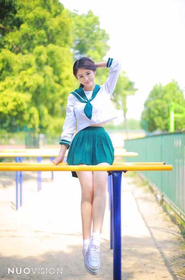 邱璐璠校服写真