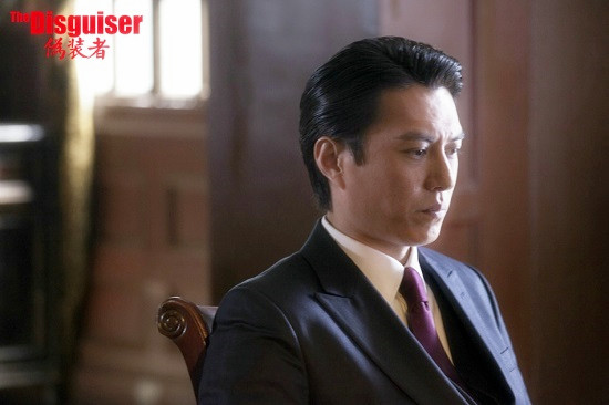 靳东饰演大哥明楼