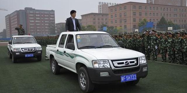 河北:高校领导检阅新生不违规