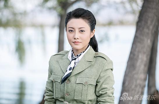 马瑛嫀在战场上与战友难出重围,自戕殉国,完成了巾帼英雄最极致的绽放