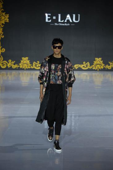 中式丽装，北京礼赞”刘亚桐中国首秀