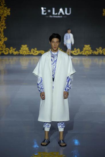 中式丽装，北京礼赞”刘亚桐中国首秀