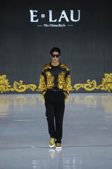 中式丽装，北京礼赞”刘亚桐中国首秀