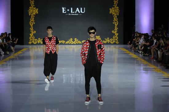 中式丽装，北京礼赞”刘亚桐中国首秀