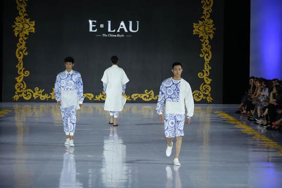 中式丽装，北京礼赞”刘亚桐中国首秀