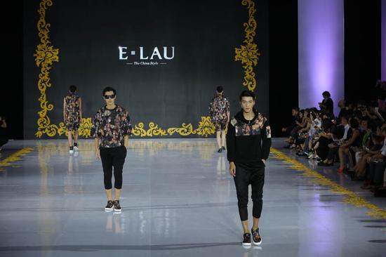 中式丽装，北京礼赞”刘亚桐中国首秀