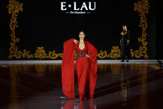 中式丽装，北京礼赞”刘亚桐中国首秀