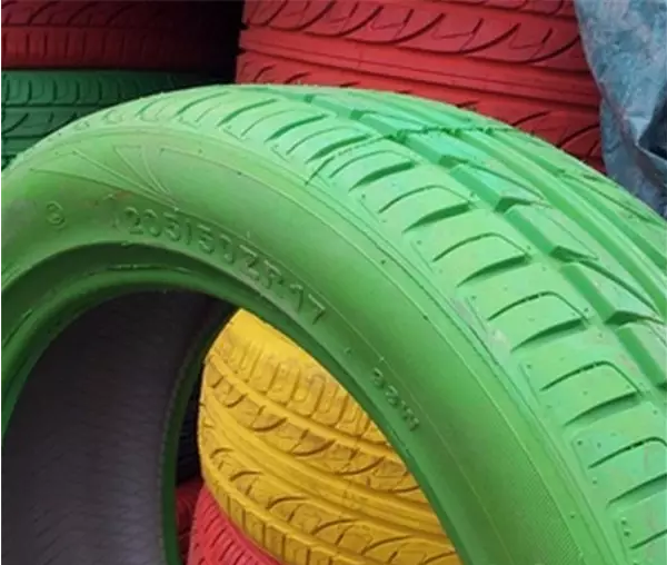 你知道汽车轮胎的颜色为什么是黑的吗？